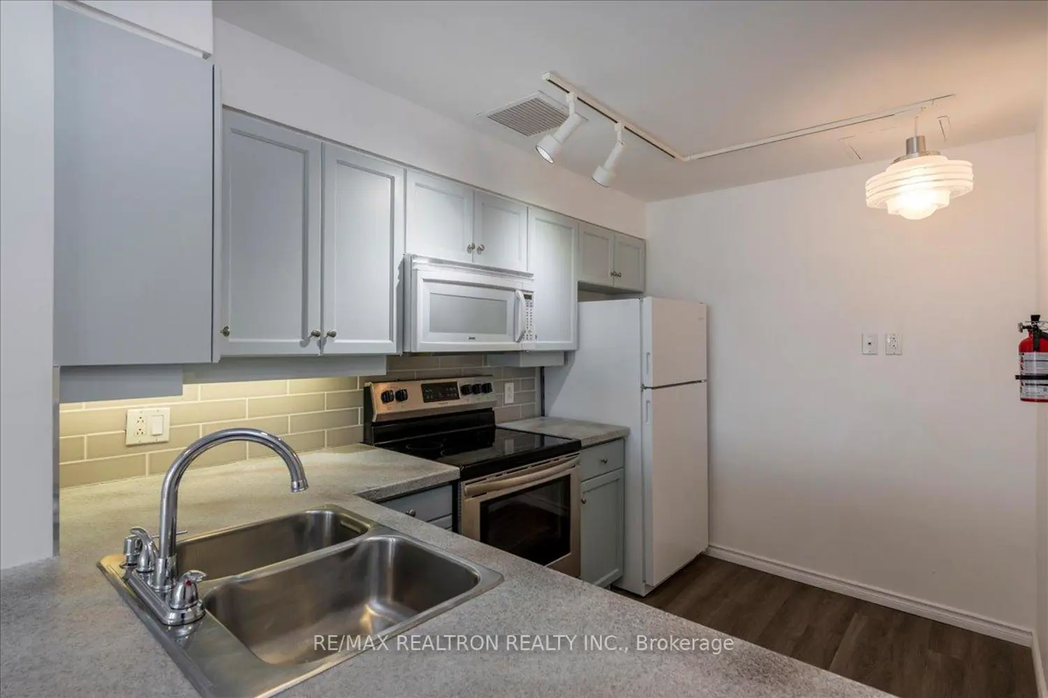 Additional image 4 of 74 Ross Street 48