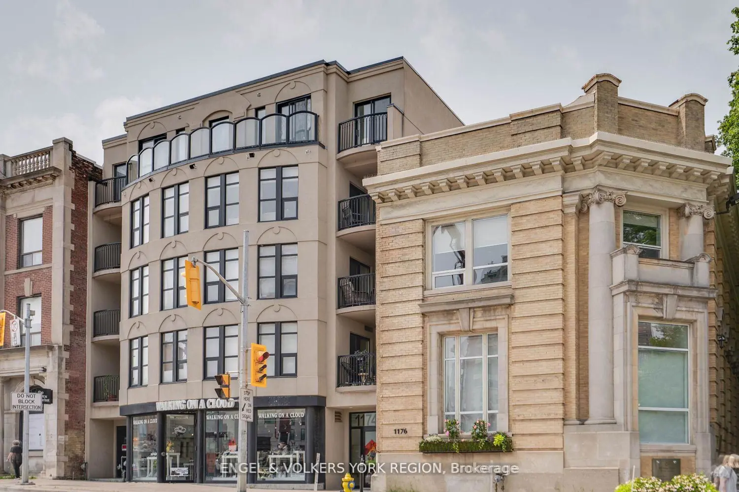 1174 Yonge Street 203