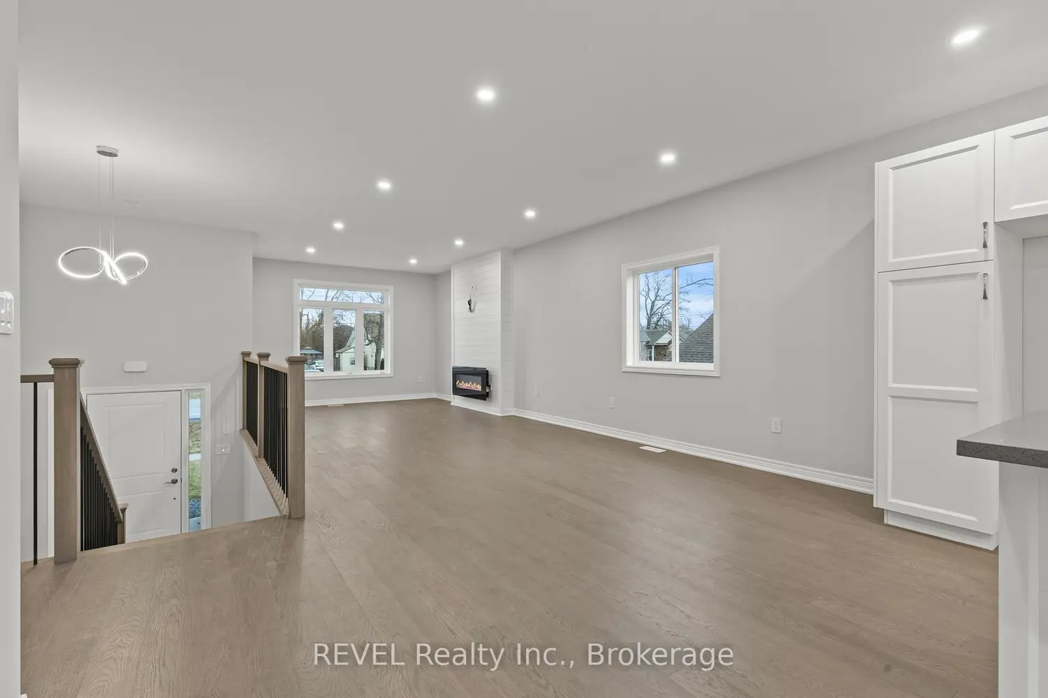 735 Dominion Road photo 4