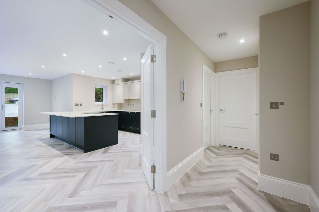 Additional image 2 of 2 bed flat for saleGreenhedges - Westerham Road, Oxted RH8