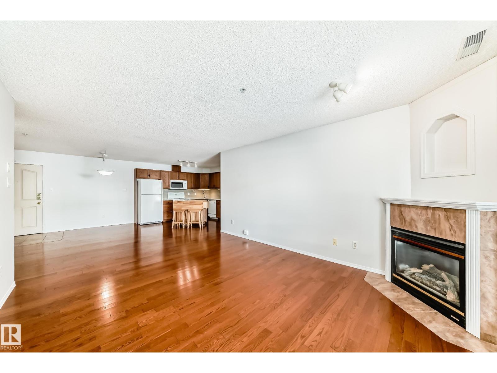 Additional image 5 of 105-16303 95 Street NW, Edmonton, AB, T5Z3V1