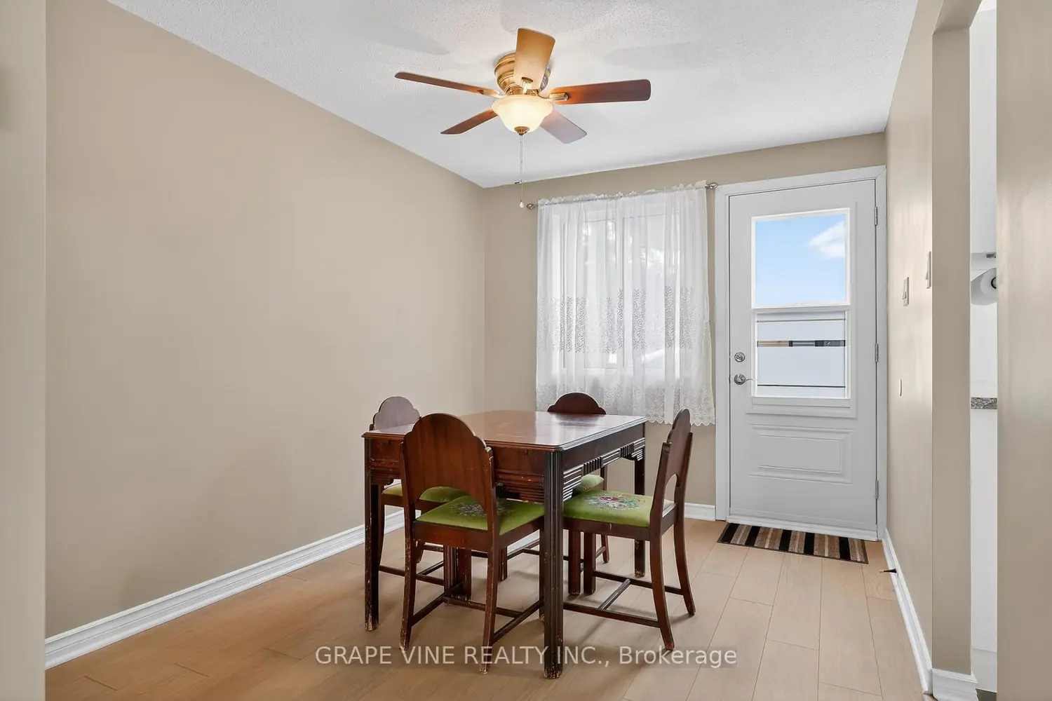 6885 Bilberry Drive photo 2