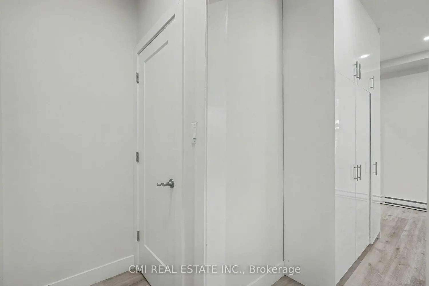 Additional image 11 of 2546 Wilson Street