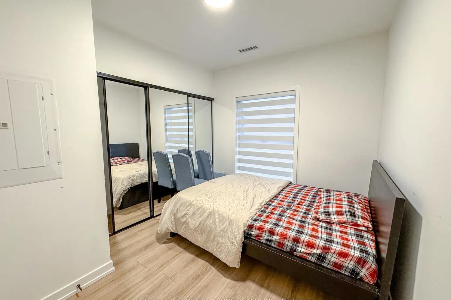 Additional image 14 of 20 Lagerfeld Drive 06