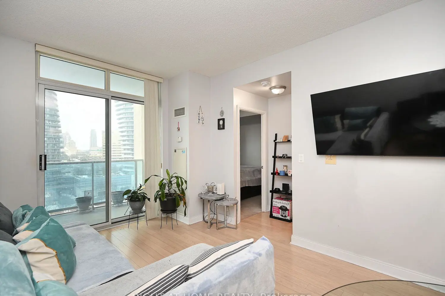 Additional image 4 of 90 Absolute Avenue 908