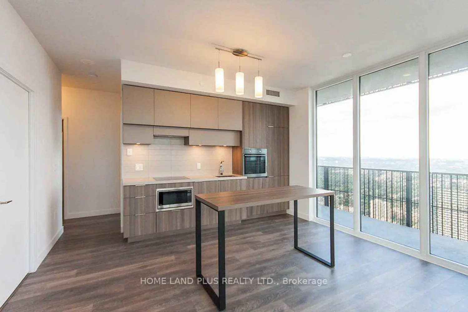 Additional image 4 of 8 Eglinton Avenue 5111