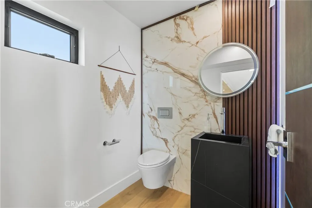 Additional image 28 of 214 El Porto Street, Manhattan Beach, CA 90266