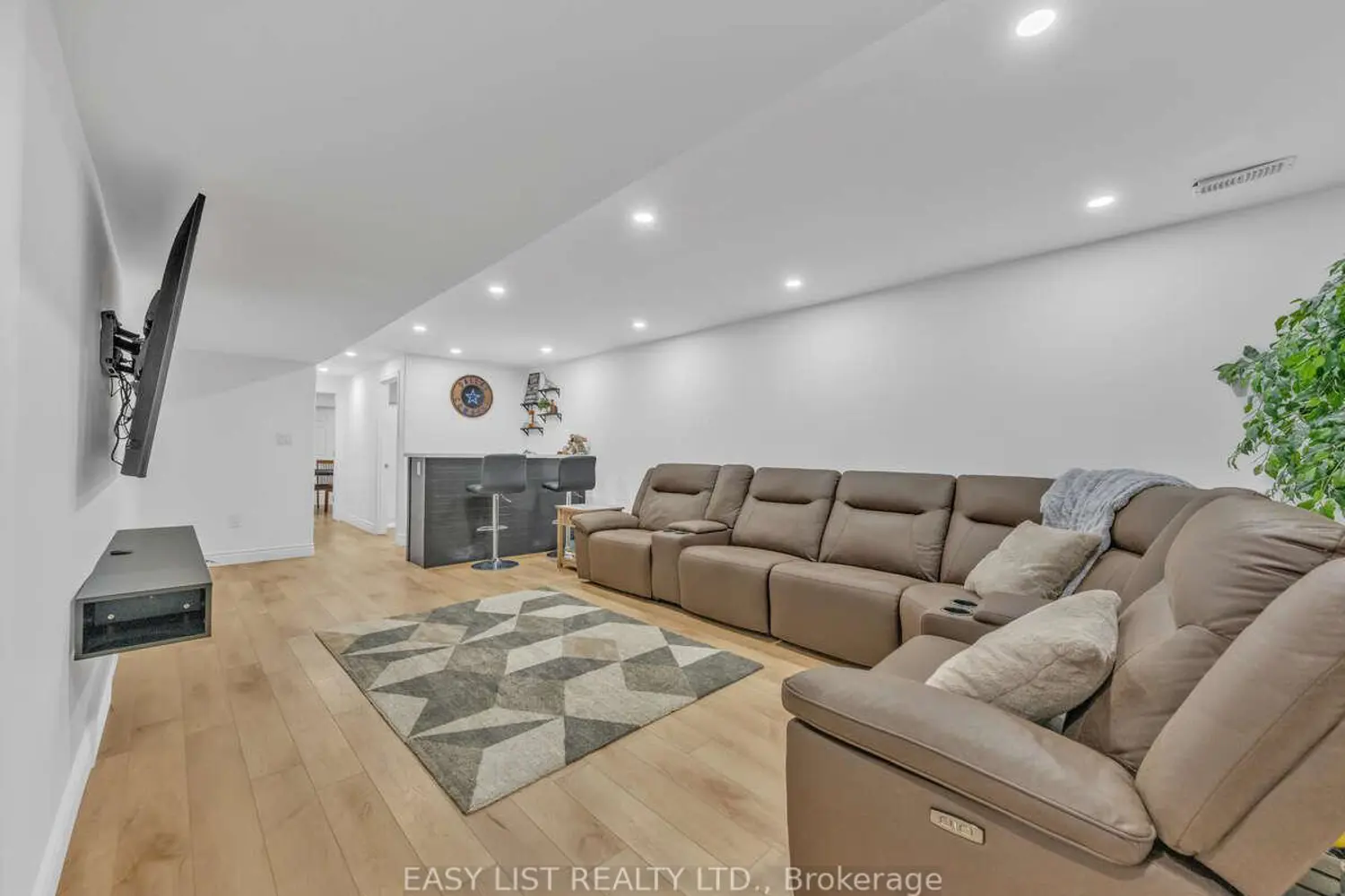 Additional image 12 of 1585 Skinner Street