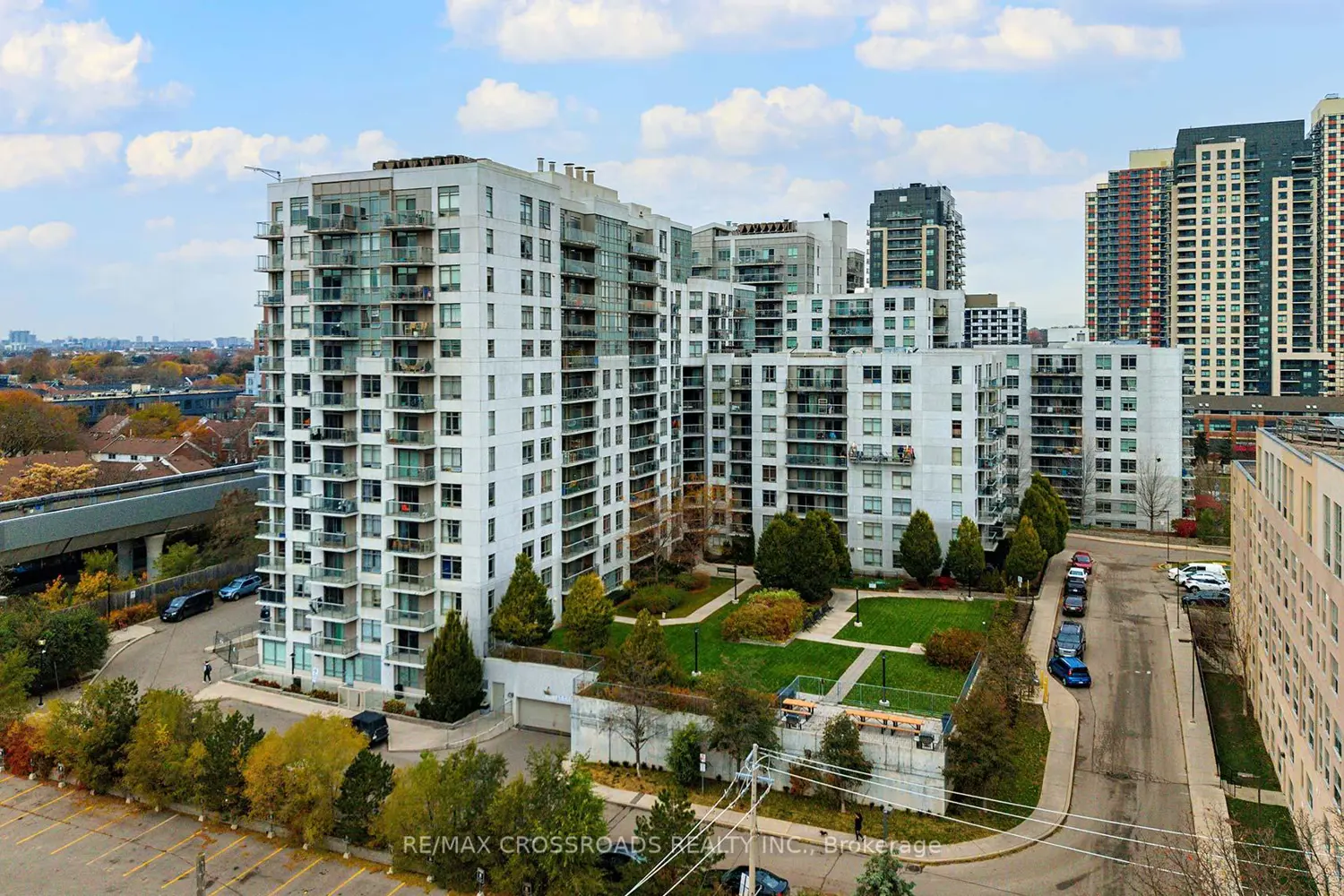 812 Lansdowne Avenue 114