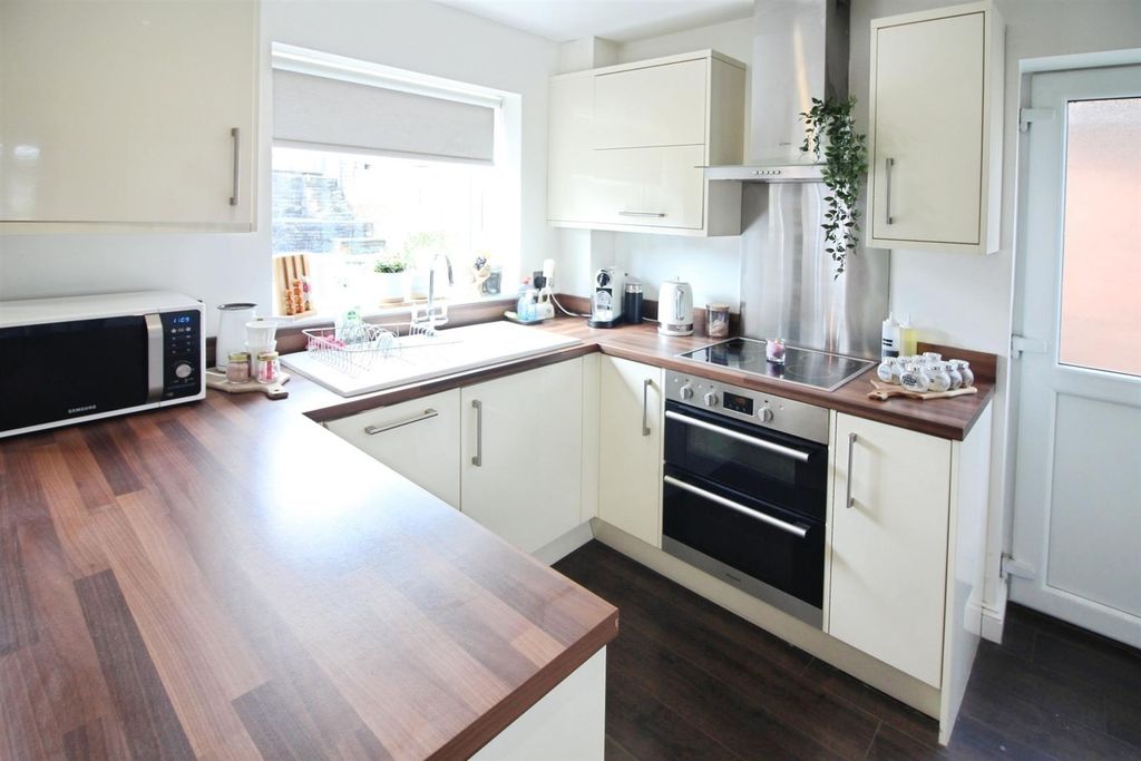 Additional image 4 of 3 bed semi-detached house for saleThe Oval, Rothwell, Leeds LS26