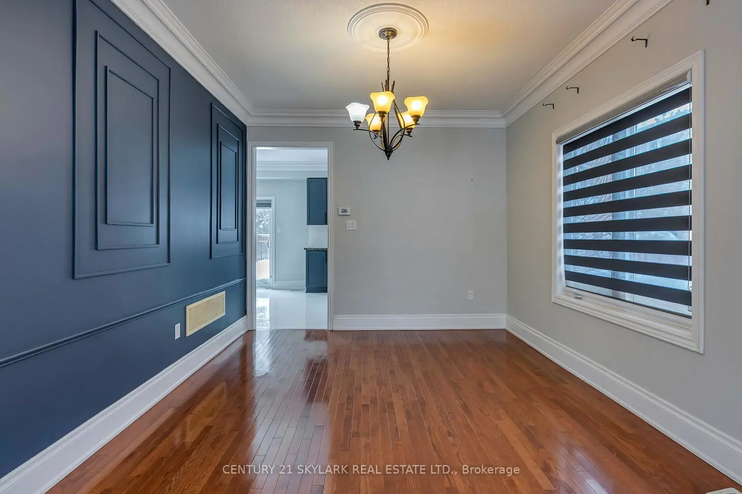 Additional image 6 of 7 Yellow Avens Boulevard