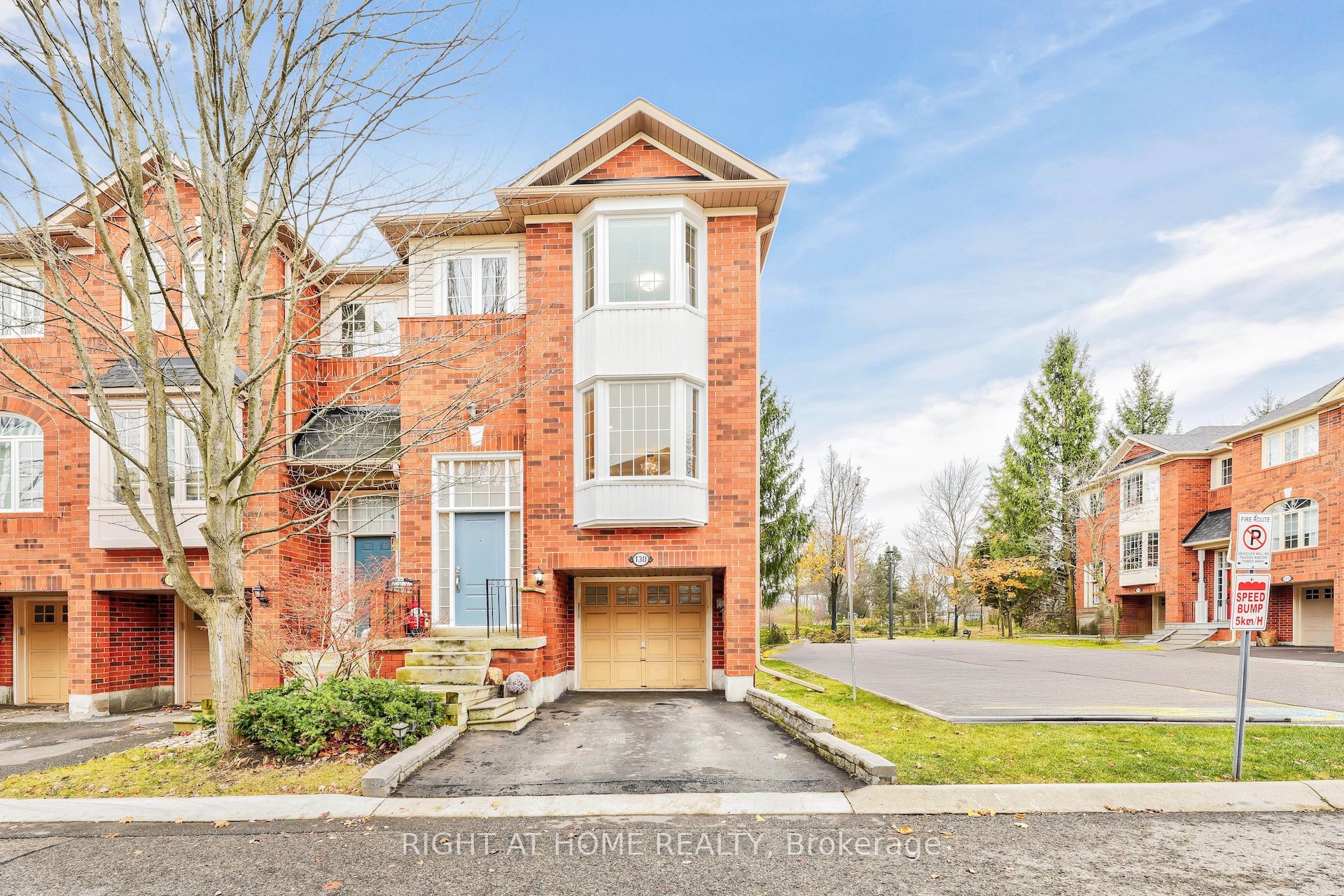 40-130 Mosaics Avenue, Aurora, ON, L4G 7L5