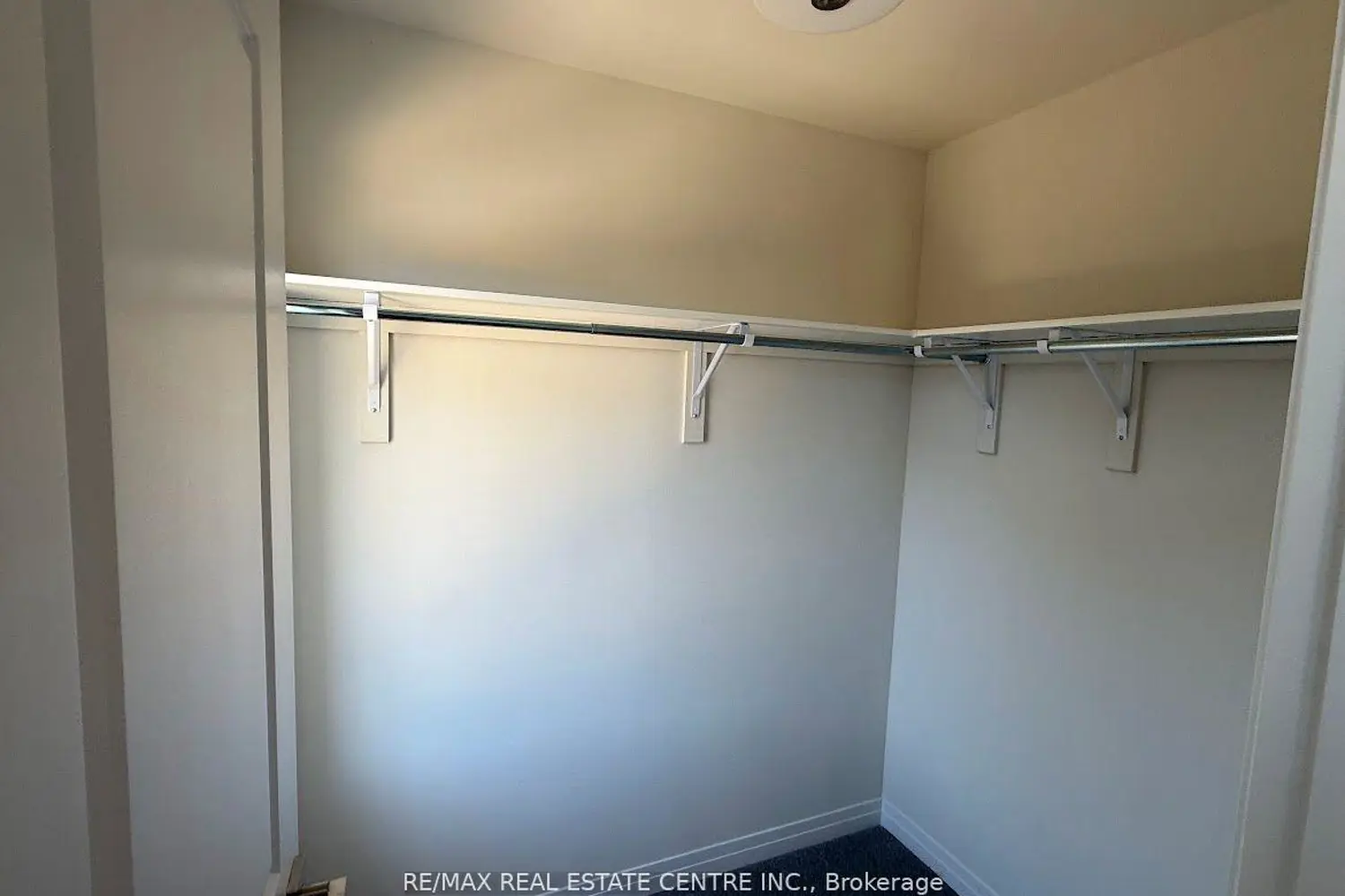 Additional image 11 of 660 Colborne Street 41