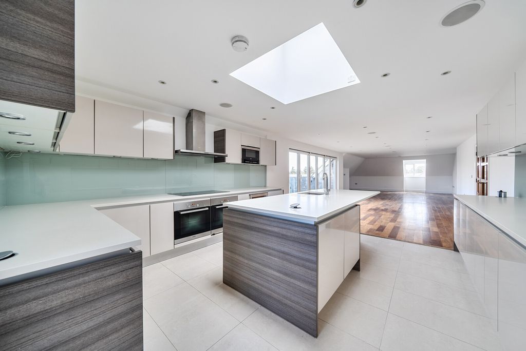 Additional image 4 of 3 bed flat for saleGower Road, Weybridge KT13