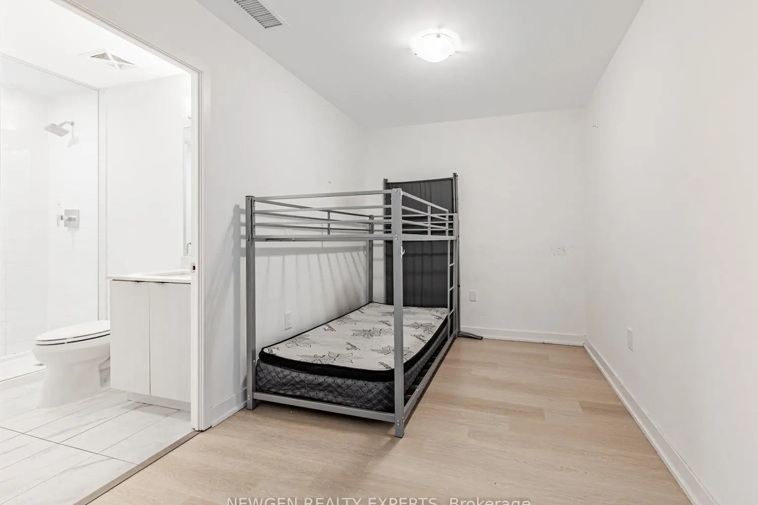 Additional image 12 of 859 The Queensway 824