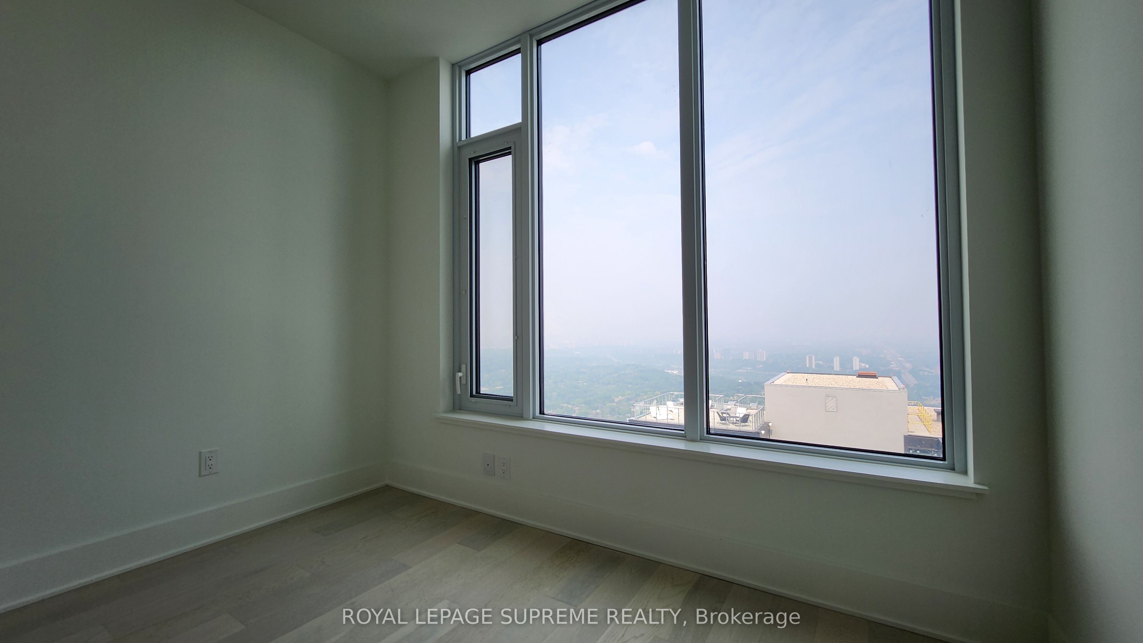 Additional image 3 of 5805-11 Yorkville Avenue, Toronto, ON, M4W 0B7