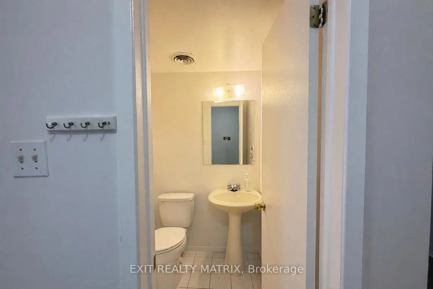 712 Mathieu Way photo 4