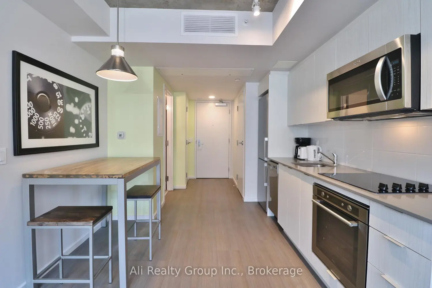 105 Champagne Avenue 1602 photo 5