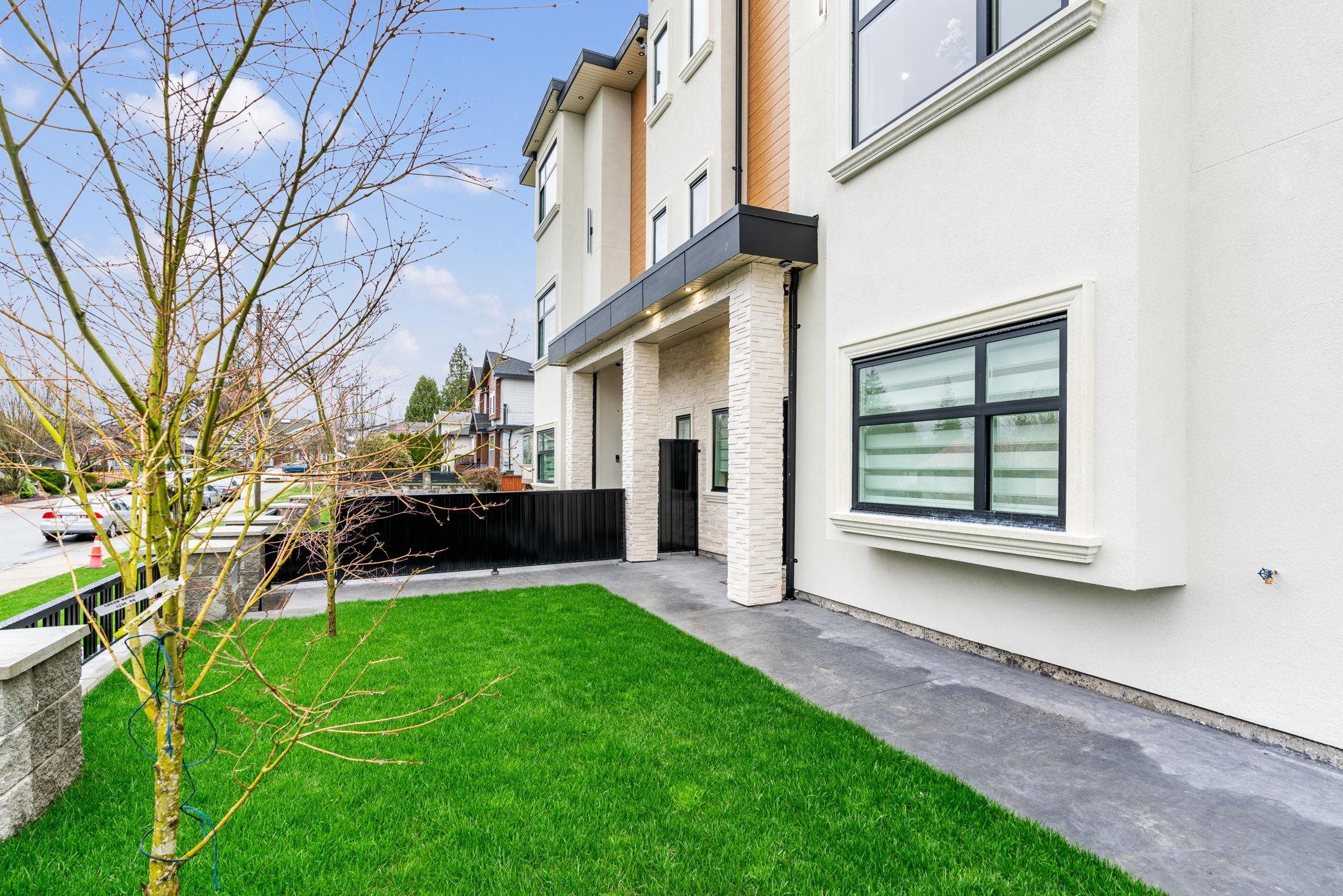 Additional image 2 of 2-8464 15th Avenue, Burnaby, BC, V3N 1Y2