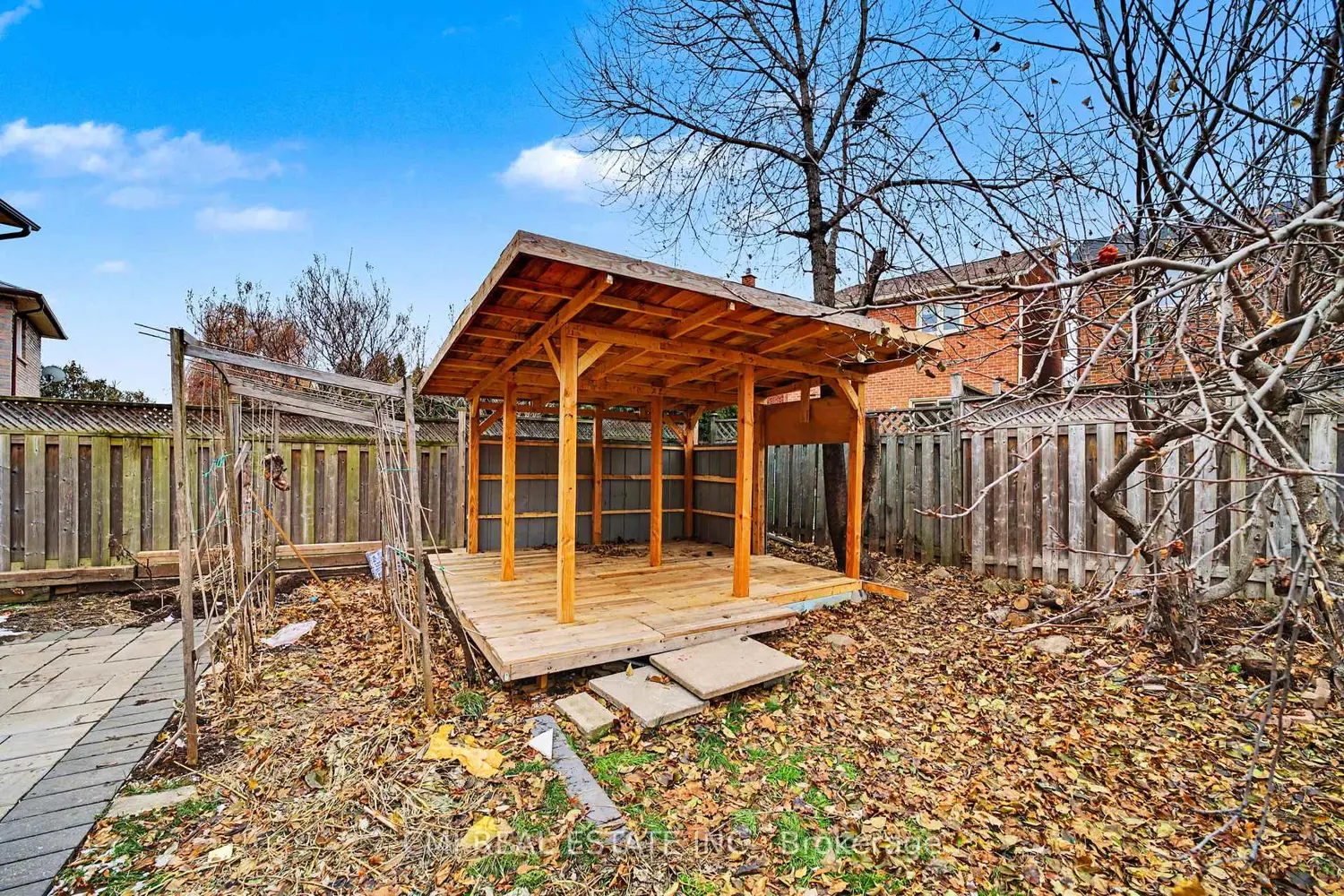 Additional image 18 of 993 Lucerne Crescent