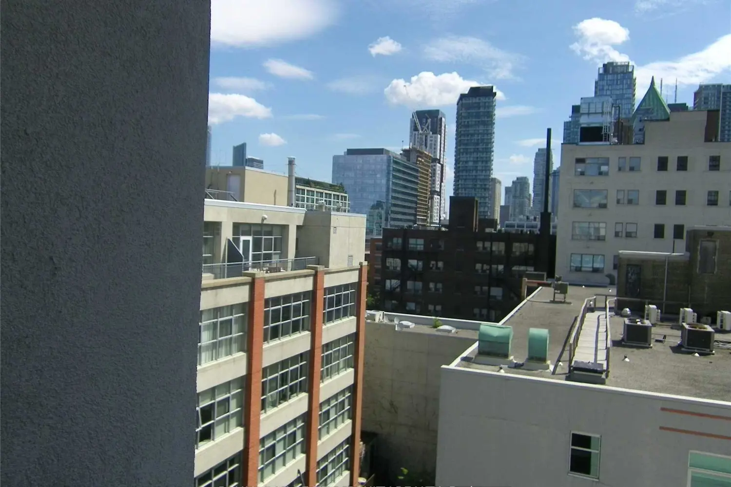 Additional image 12 of 39 Brant Street 909