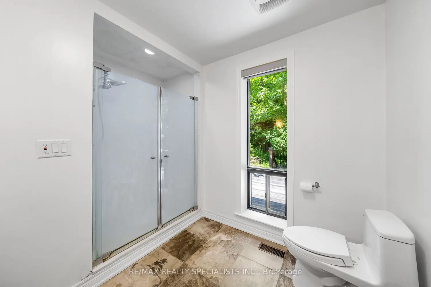 Additional image 11 of 15139 Rockside Road