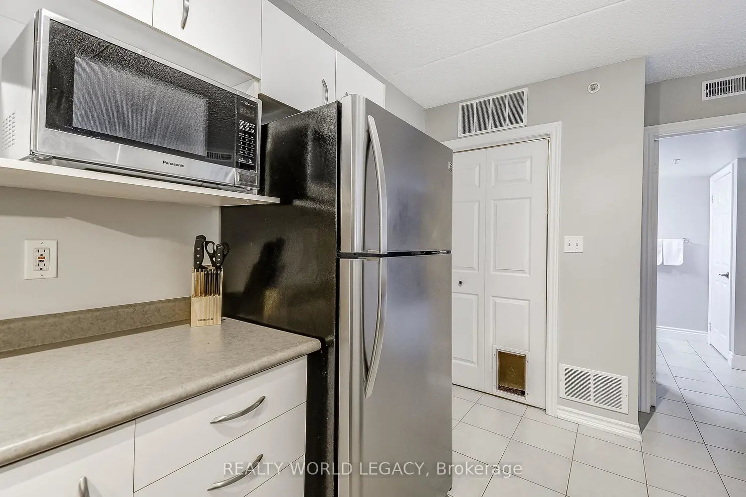 Additional image 10 of 2055 Appleby Line 103