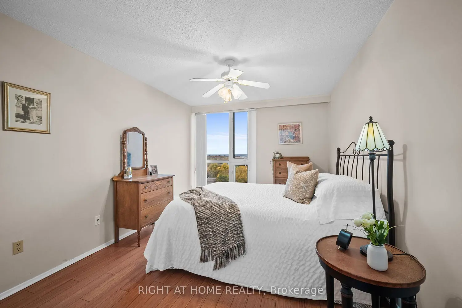 Additional image 18 of 1025 Richmond Road 1006