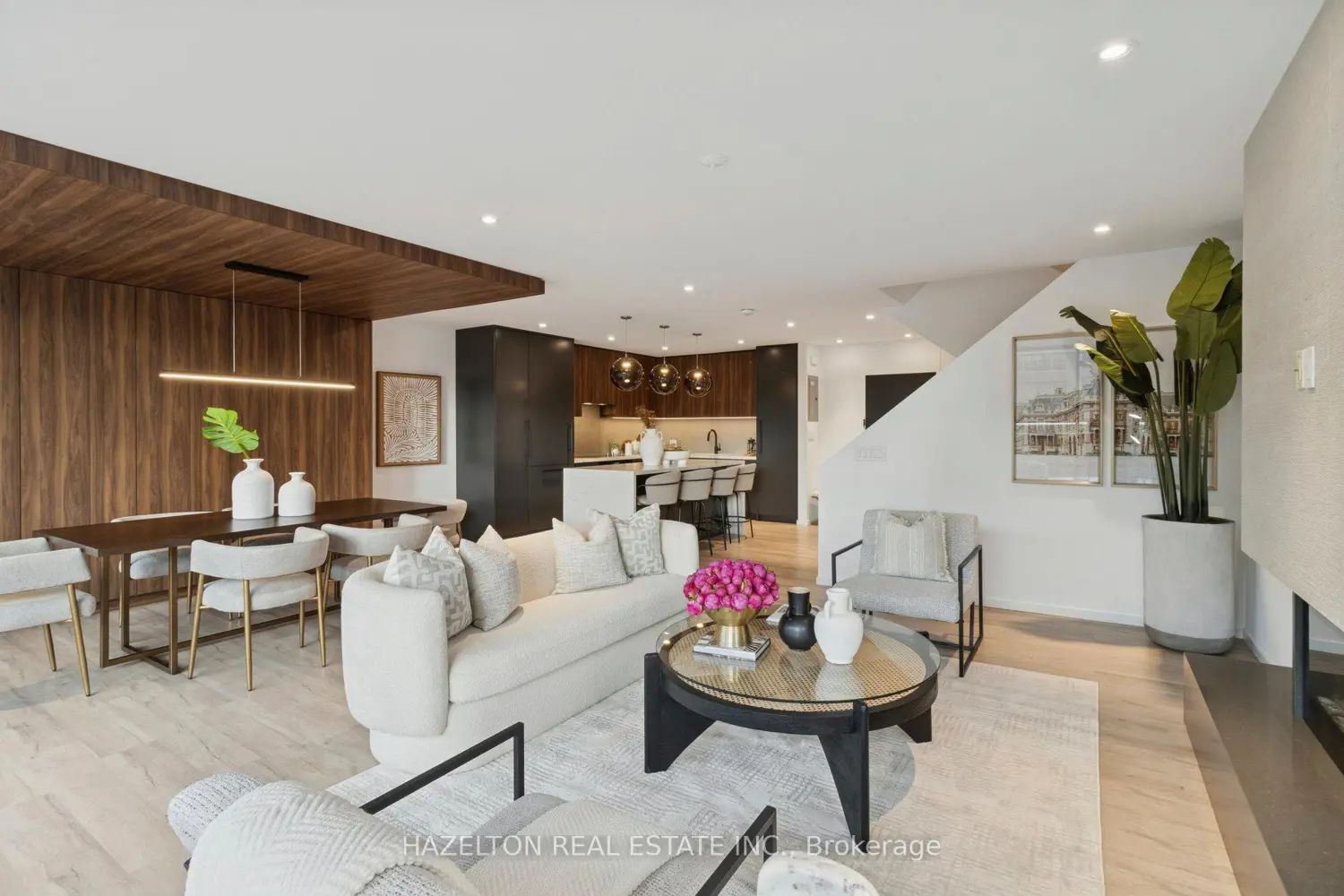 55A Avenue Road 405