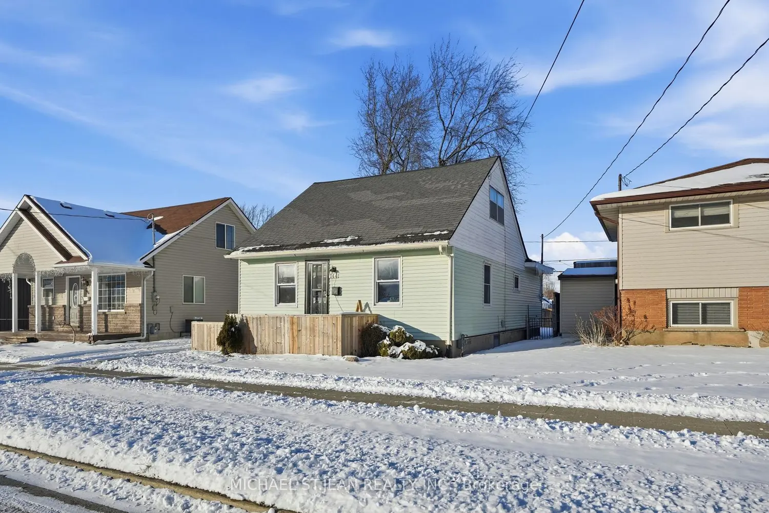 144 Catherine Street photo 3