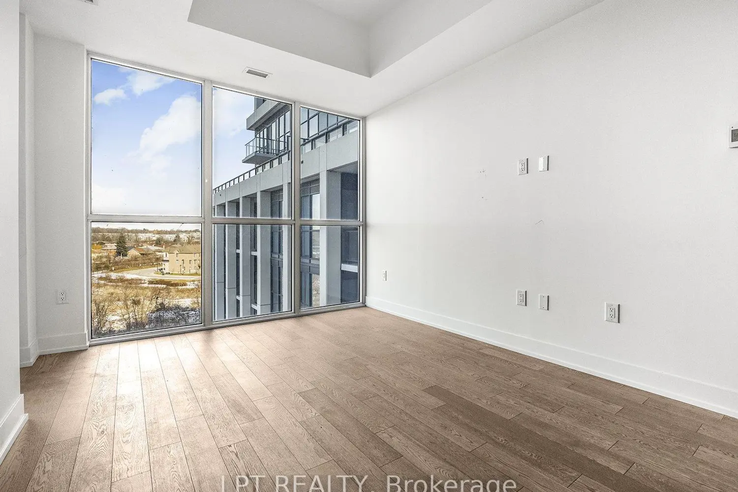 Additional image 6 of 1063 Douglas Mccurdy Common 615