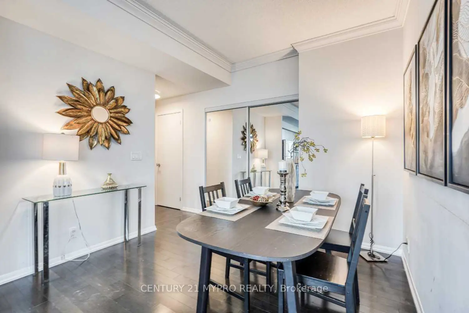 832 Bay Street 2810