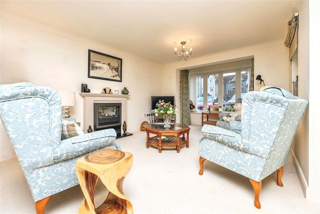 2 bed flat for saleMerlin Way, Warwick, Warwickshire CV34 photo 2