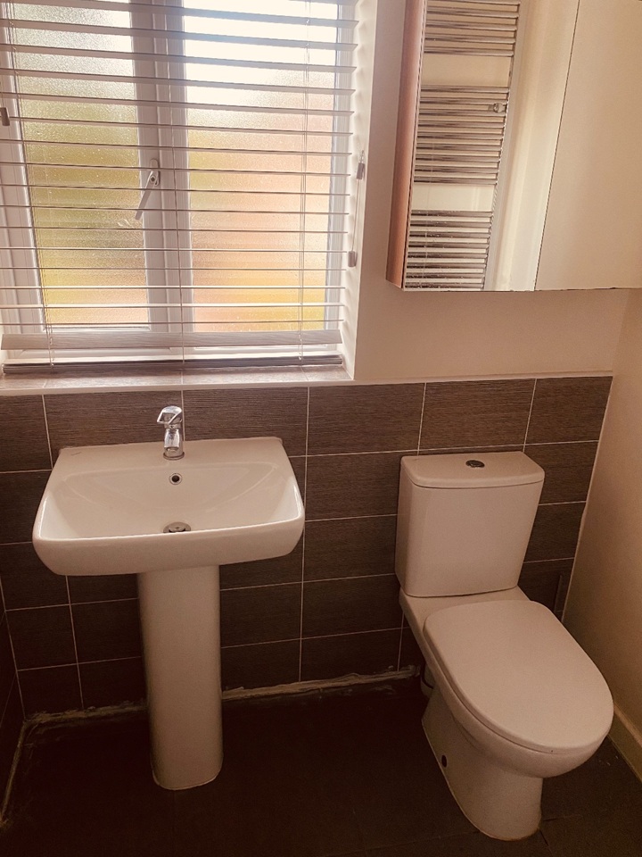 Additional image 4 of Room in a Shared House, South Parkway, LS14, N1 7GU