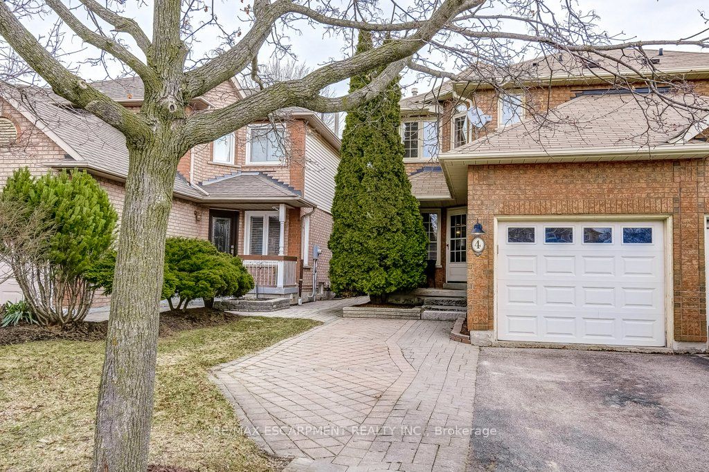 4 Harnesworth Crescent, Hamilton, ON, L8B 0J3