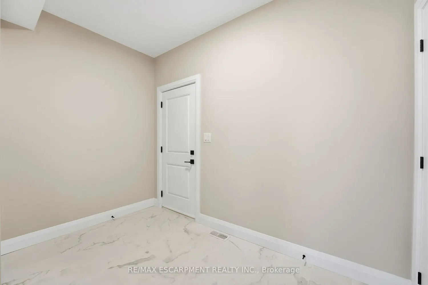 Additional image 7 of 102 Oak Avenue