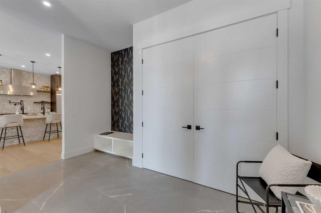 Additional image 6 of 30 Roselawn Crescent NW, Calgary, AB, T2K1K6