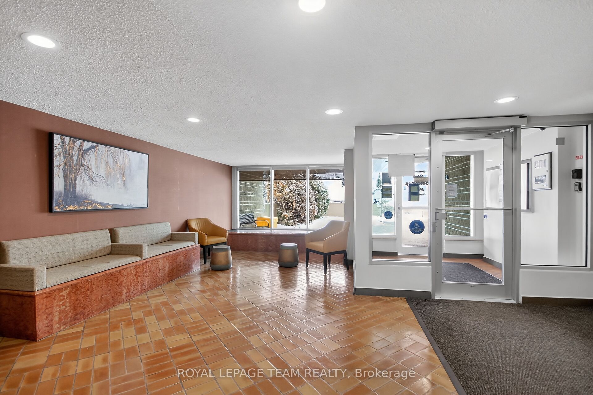 Additional image 3 of 606-555 Brittany Drive, Ottawa, ON, K1K 4C5