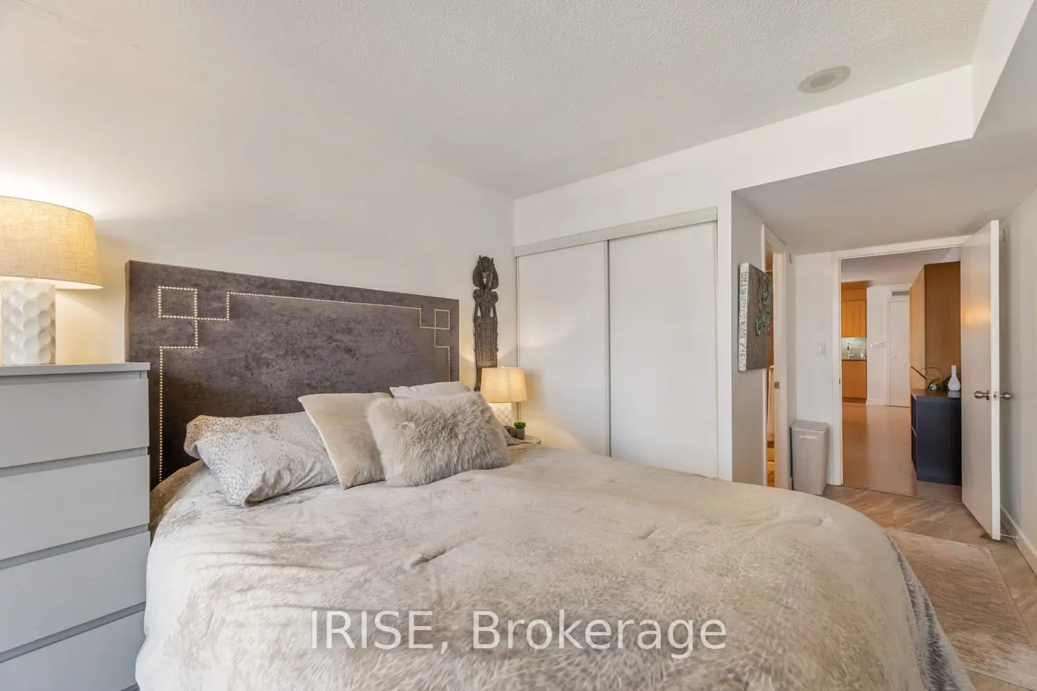 Additional image 7 of 10 Capreol Court 949