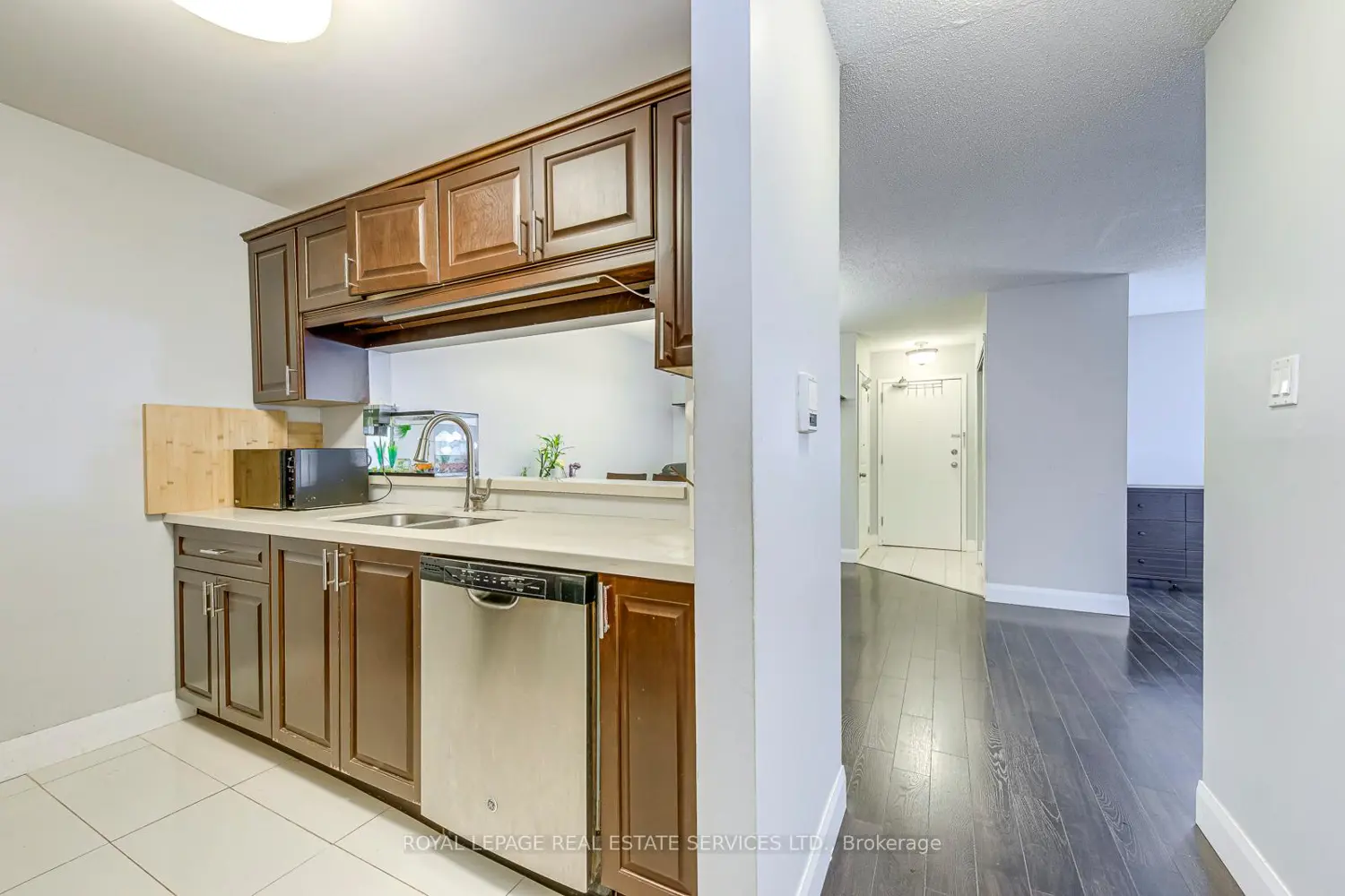 Additional image 11 of 1450 Glen Abbey Gate 911