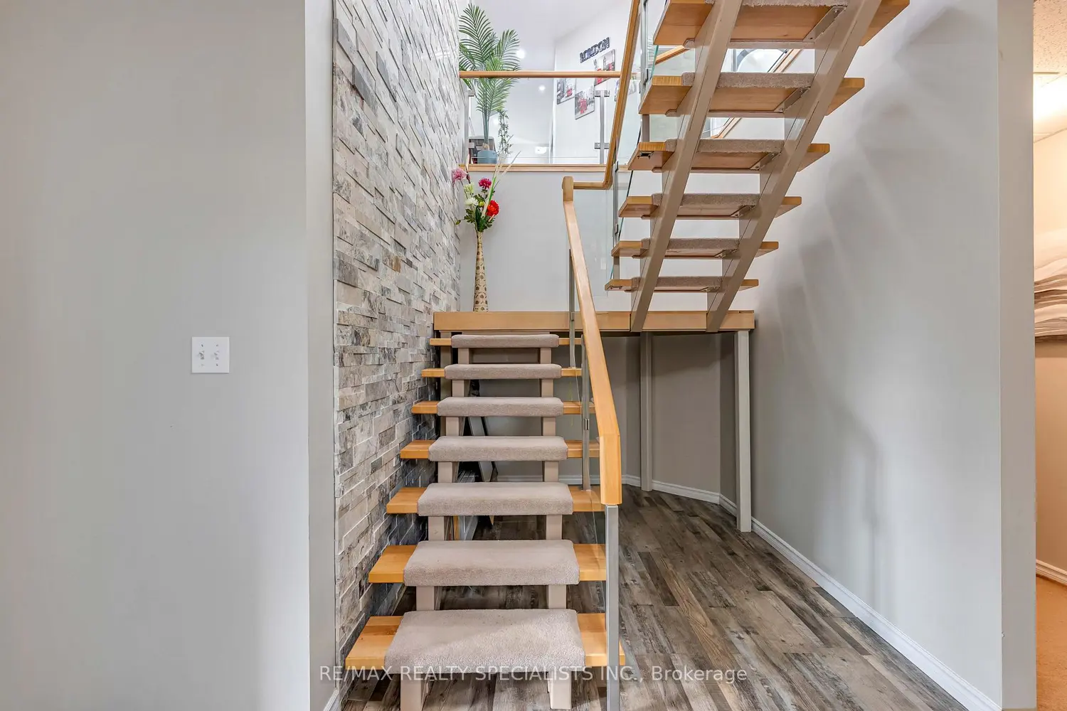 Additional image 15 of 18200 Mountainview Road