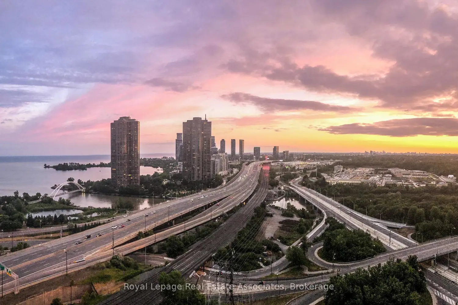 Additional image 12 of 105 The Queensway 2206