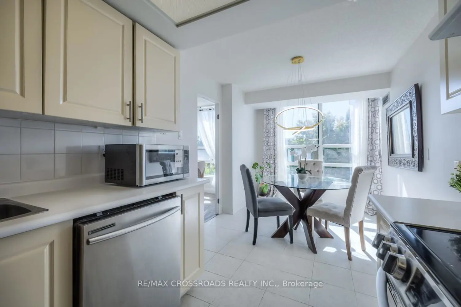 Additional image 9 of 7825 Bayview Avenue 304