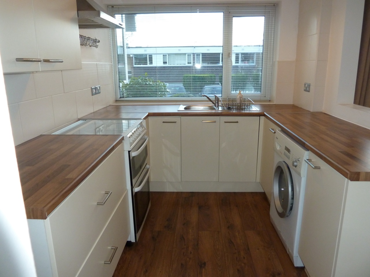 2 Bed Flat, Alwoodley, LS17, N1 7GU