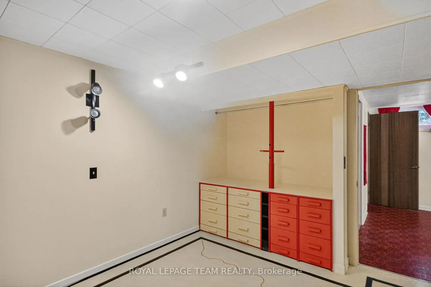Additional image 16 of 46 Quinpool Crescent