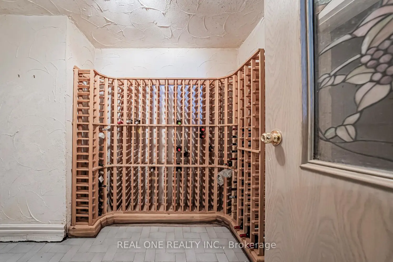 Additional image 18 of 14 Alm Court