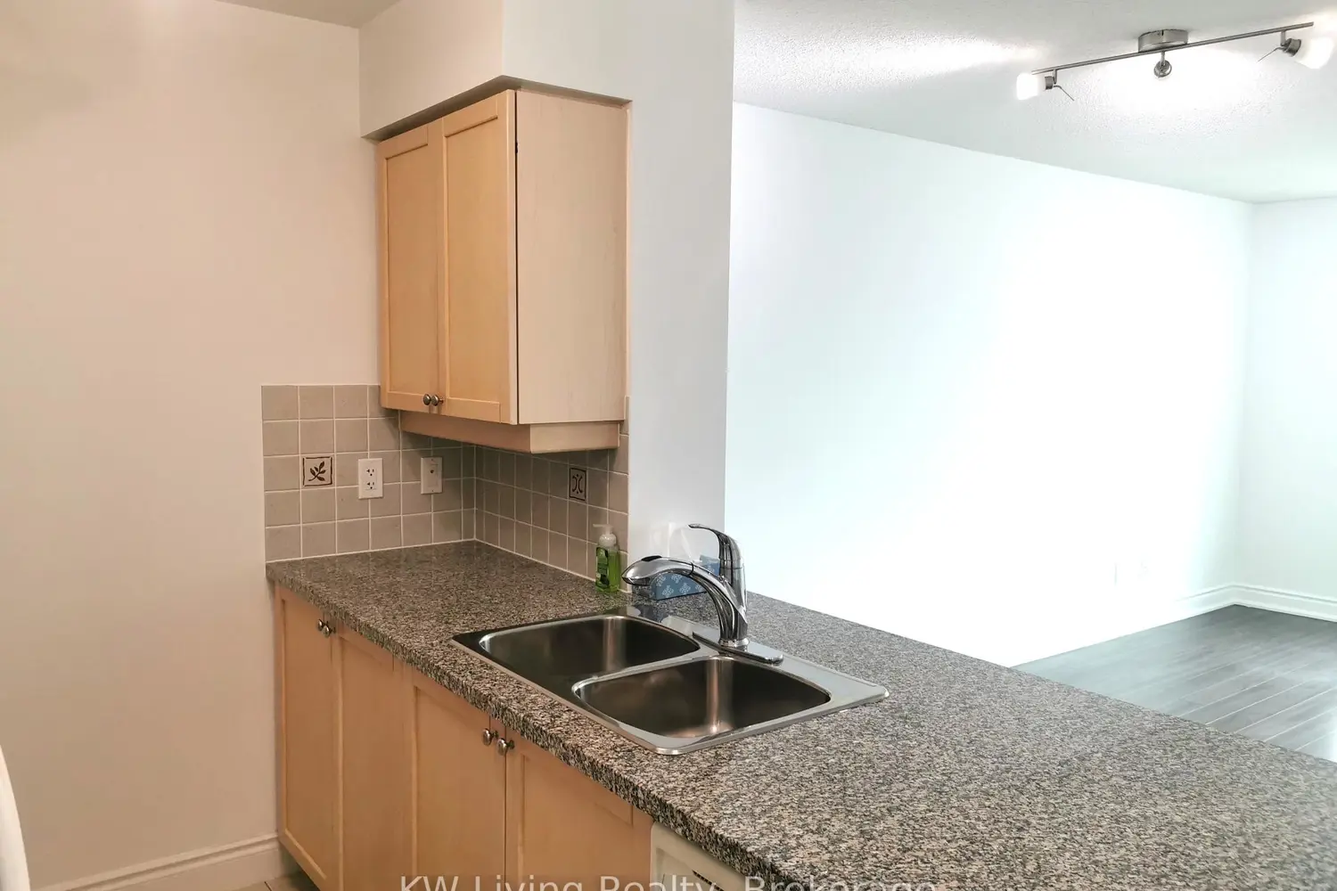 Additional image 18 of 15 Greenview Avenue 1502