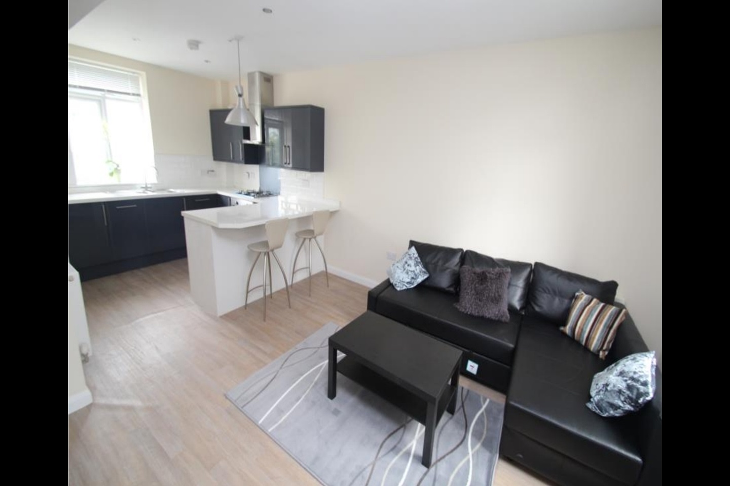 1 Bed Flat, King Lane, LS17, N1 7GU
