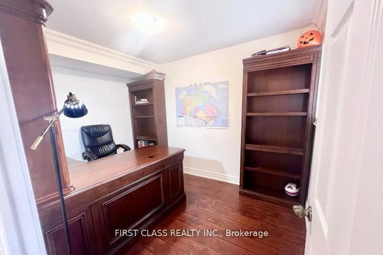 9 Wiley Avenue photo 3