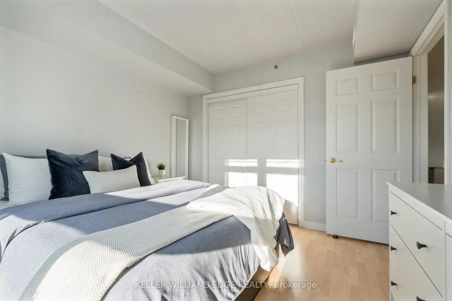 Additional image 10 of 4450 Fairview Street 304